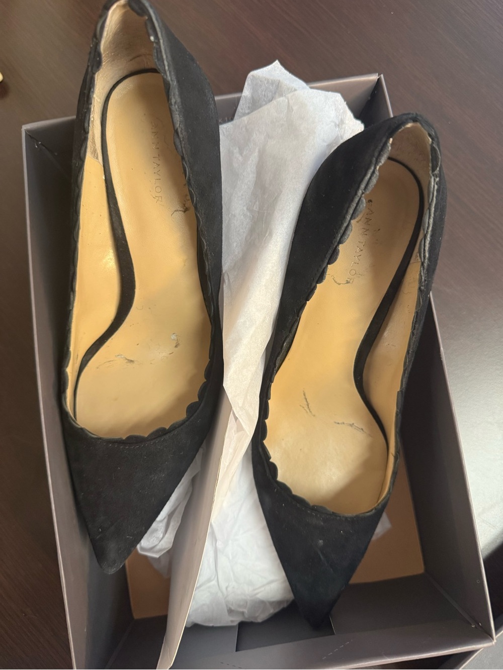 Ann Taylor Black Scalloped Pointed-Toe Flats